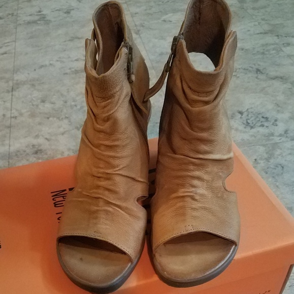 miz mooz wedge sandals